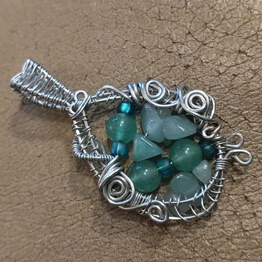 NWT Beautiful Agate Chip & green Aventurine Copper Pendant